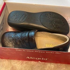 Alegria Keli sz 37shoes (sz 6 on conversion chart) Chocolate color. New no tags.